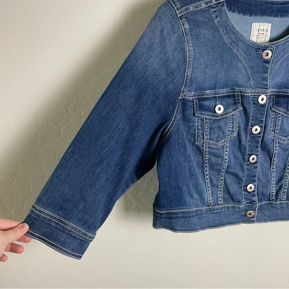 ❌SOLD Torrid Denim Crop Collarless Jacket 2X NWT 12726818 - Picture 5 of 13